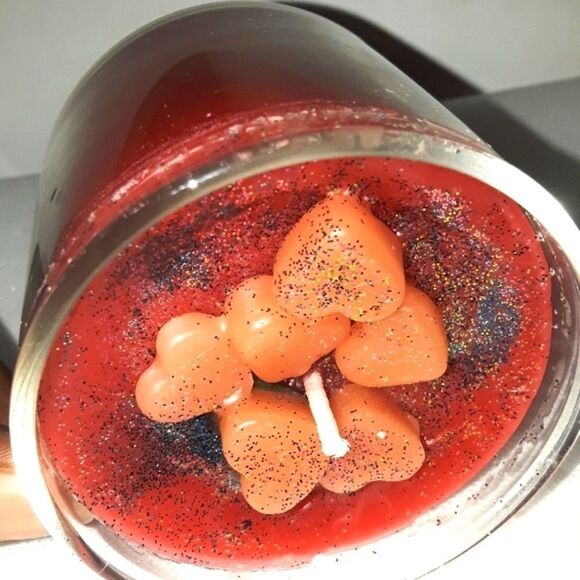 Hand Crafted "I feel like Falling in love" natural candle - Picture 6 of 8